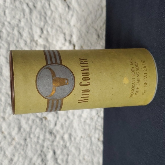 1990s Wild Country Deodorant Body Talc Avon 2.6 OZ with Baking Soda Vintage - Picture 2 of 12